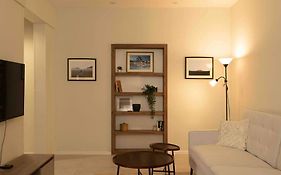 Cozy Two Bedroom In Heart Of Ub